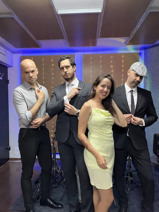 Laura Barba, Julio Aparicio y los músicos de Ultraligero